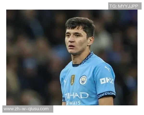 满身文身的天才少年足球球星引发球迷热议与未来发展关注